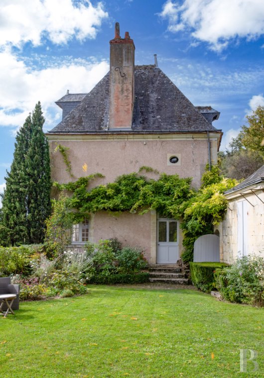 A château and its hamlet on the edge of a forest in the heights of a village near Amboise, In Indre-et-Loire - photo  n°51